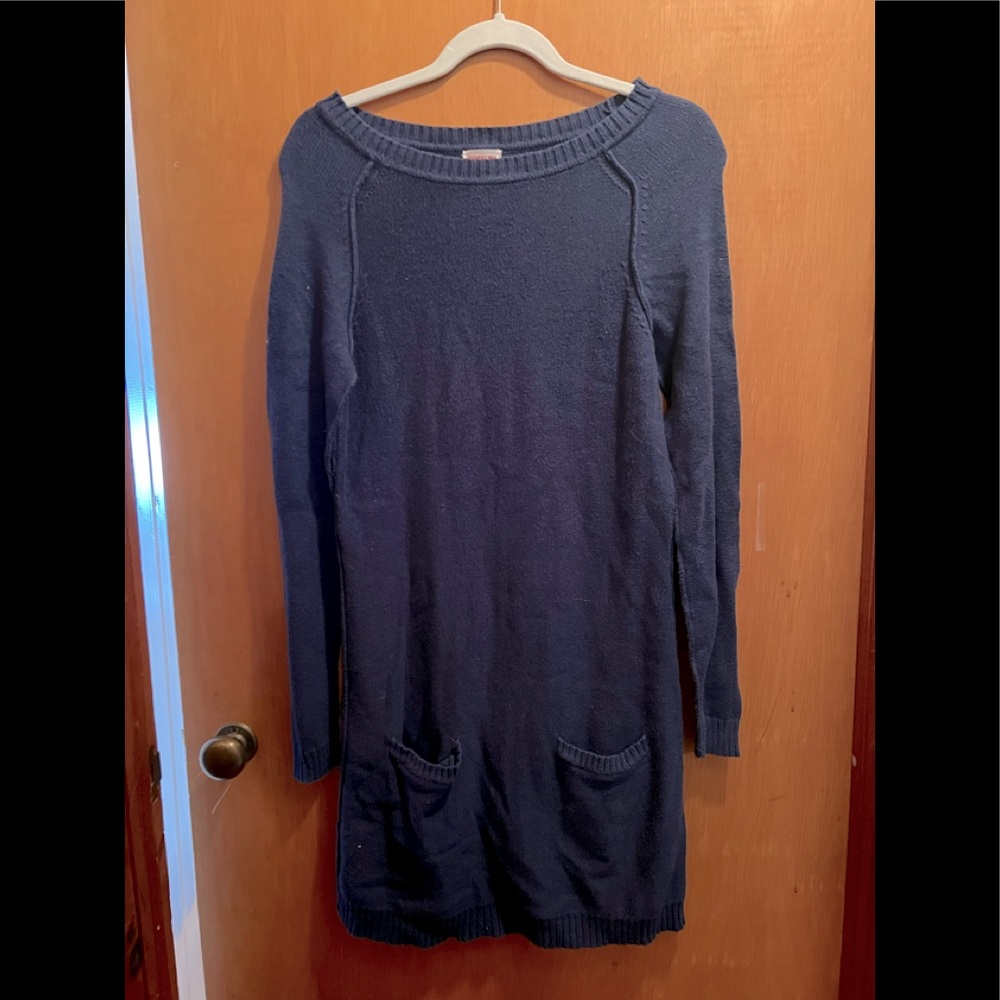 Mossimo brand. Tag says large but my daughter who is a small wore as a dress